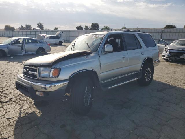 TOYOTA 4RUNNER SR5