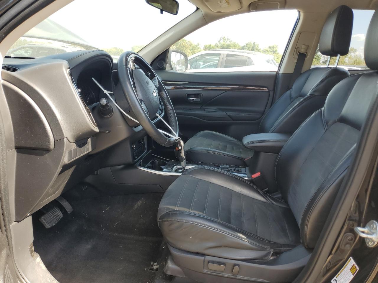 MITSUBISHI OUTLANDER SE