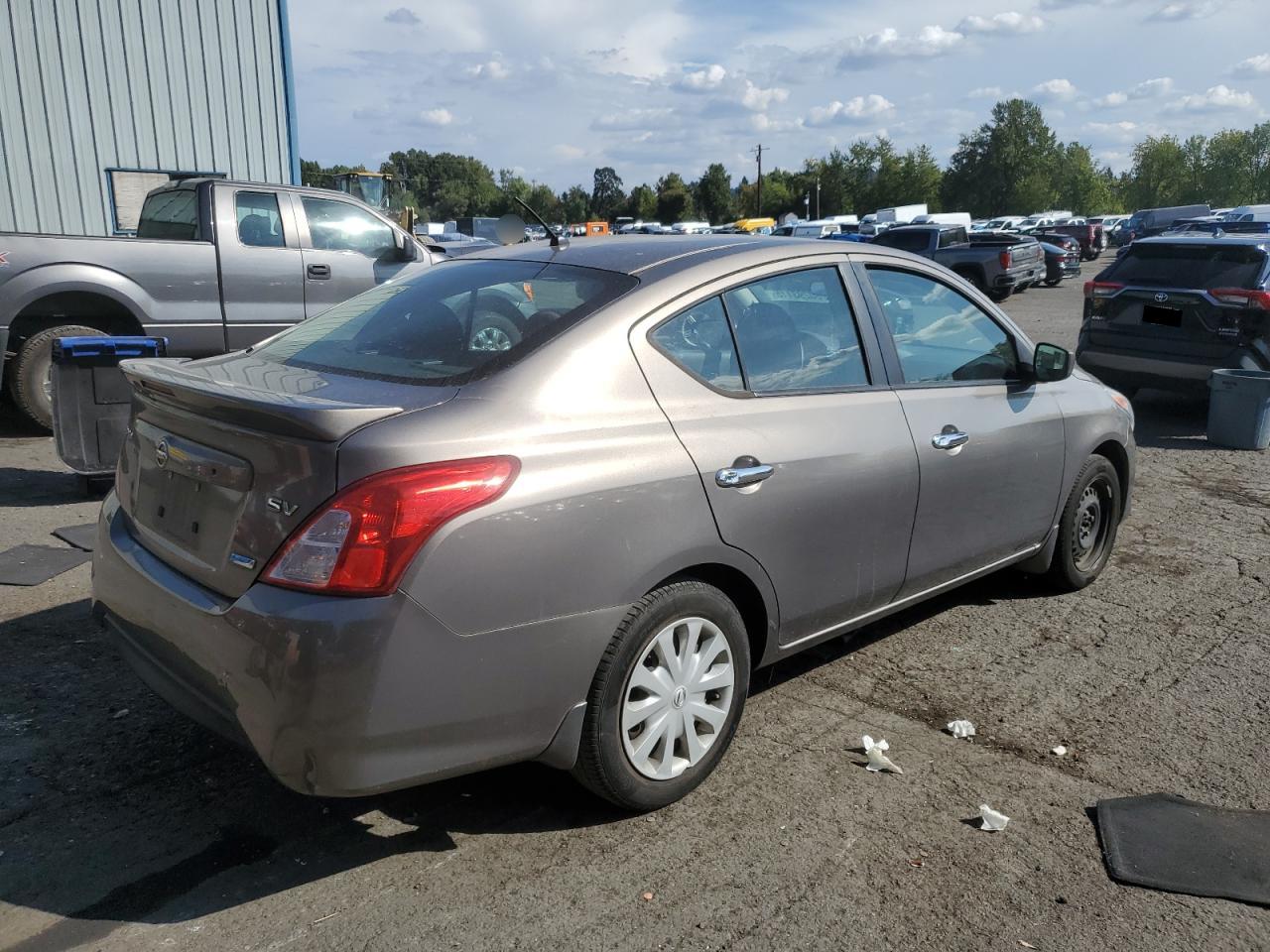 NISSAN VERSA S