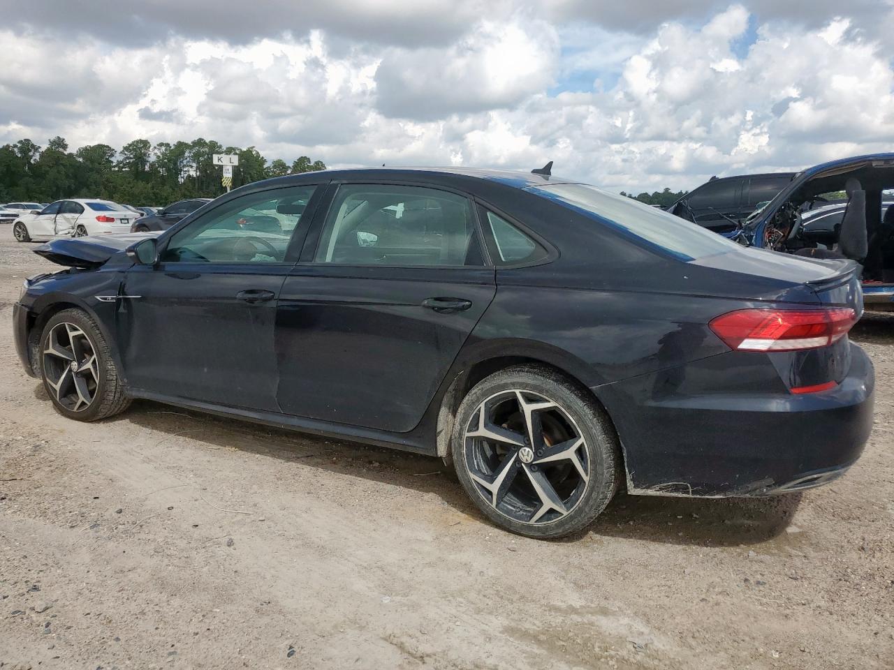 VOLKSWAGEN PASSAT R-LINE