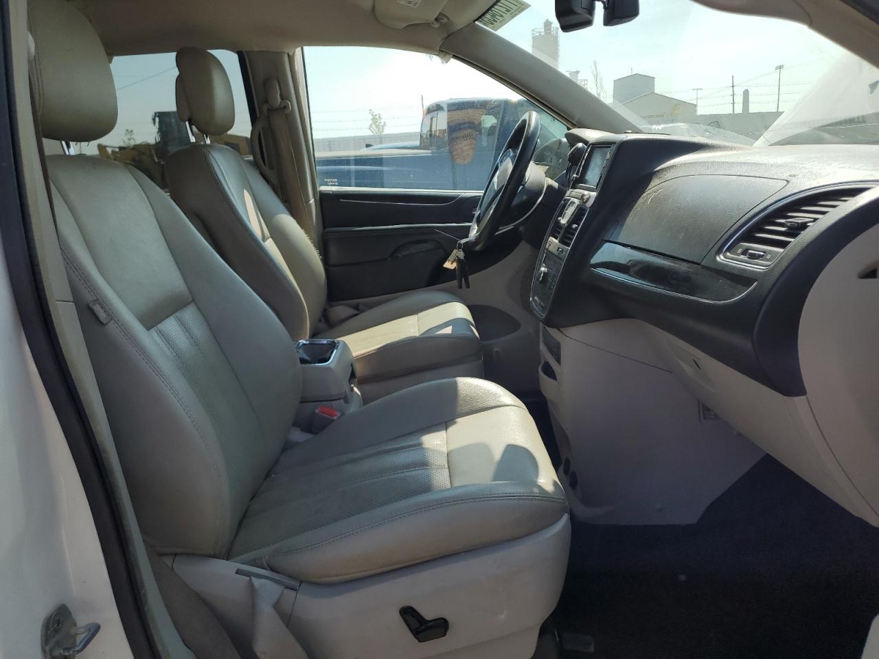 CHRYSLER TOWN & COUNTRY TOURING L