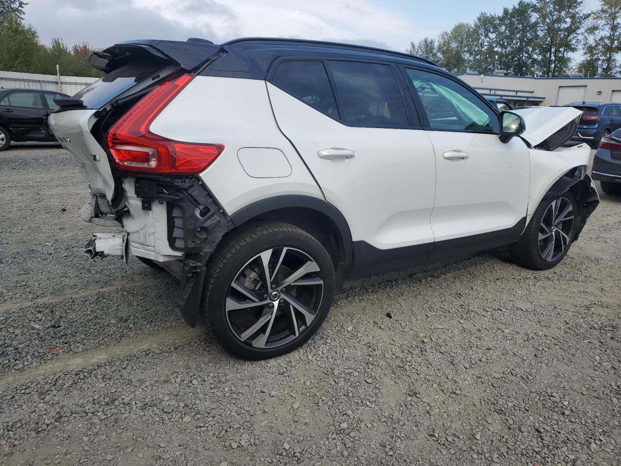 VOLVO XC40 T5 R-DESIGN