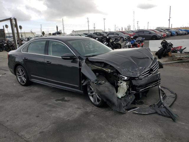 2017 VOLKSWAGEN PASSAT R-L 1VWDT7A30HC055324