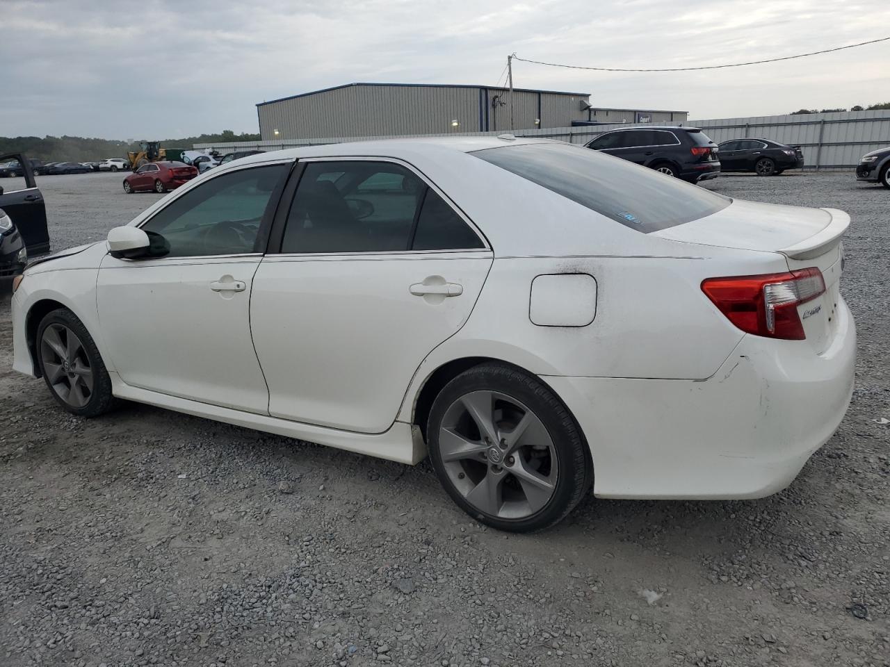 TOYOTA CAMRY BASE