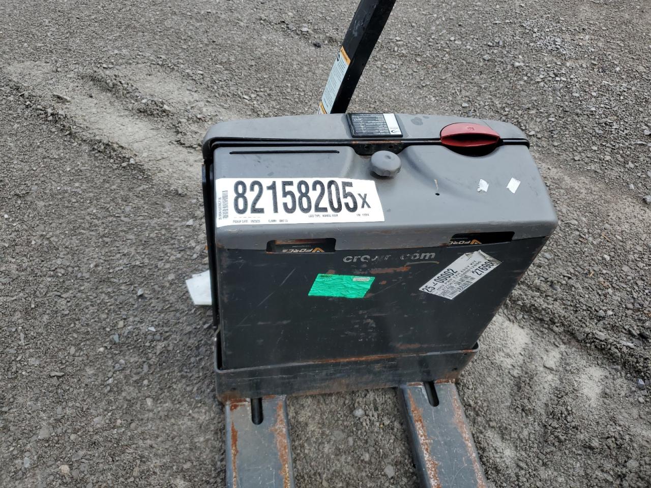 Lot #3246797823 2020 CROWN ELECTRIC PALLET JACK