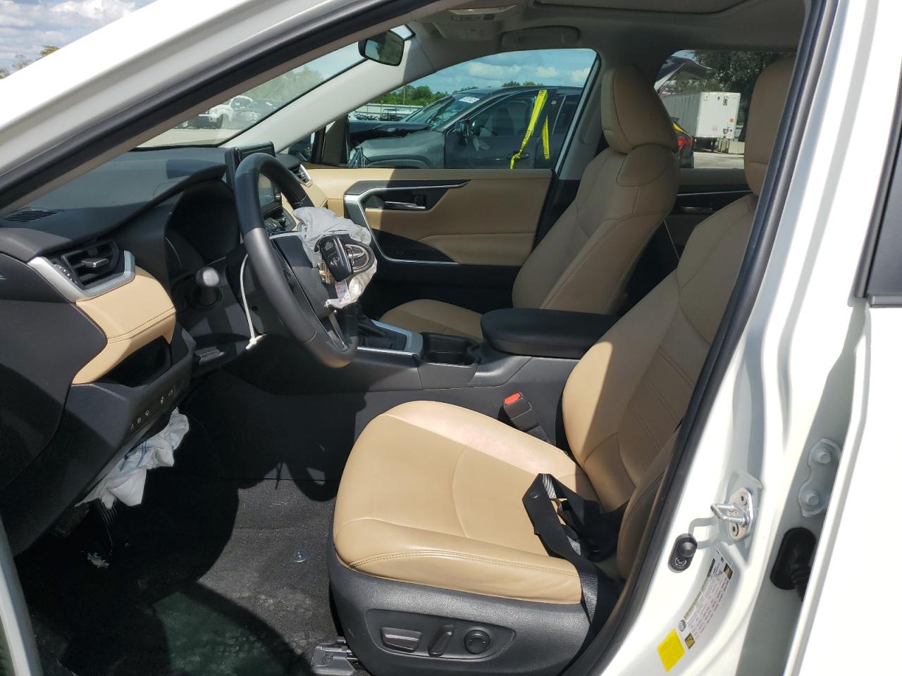 TOYOTA RAV4 XLE PREMIUM