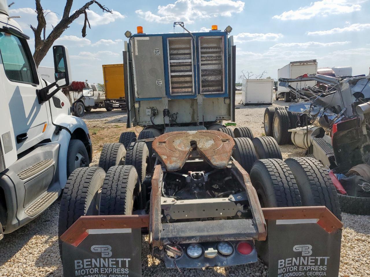 Lot #3254626178 2004 KENWORTH W900