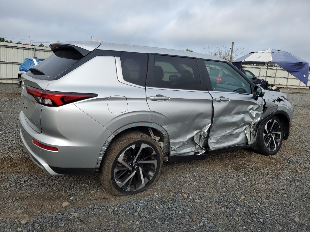 MITSUBISHI OUTLANDER SE