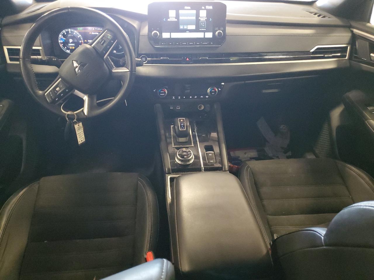 MITSUBISHI OUTLANDER SE