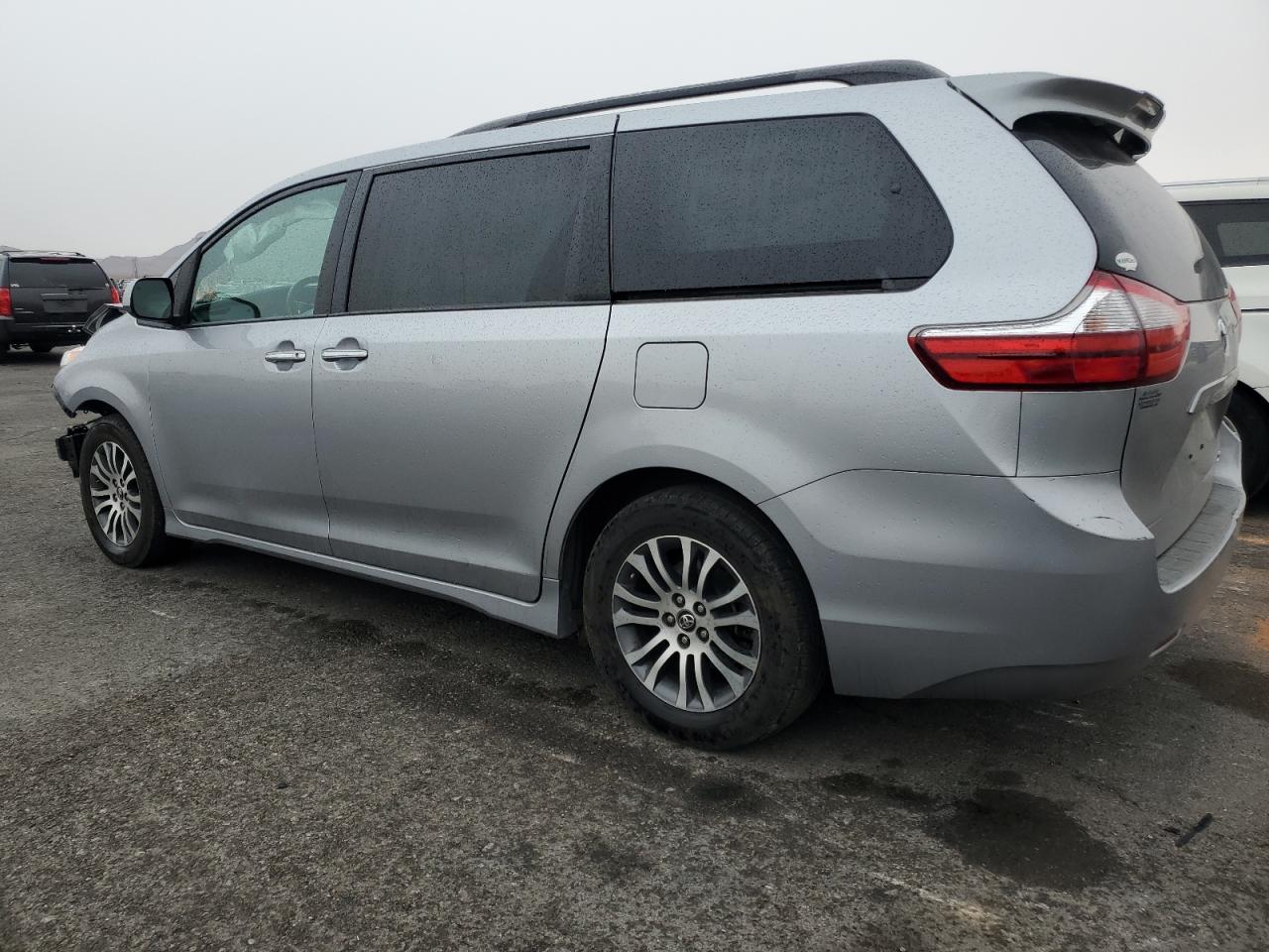 TOYOTA SIENNA XLE