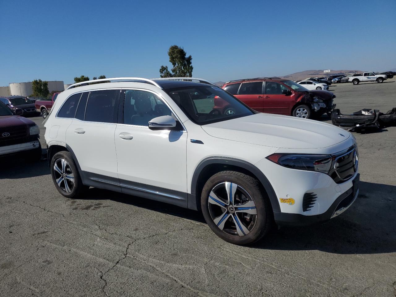 MERCEDES-BENZ EQB 300 4MATIC