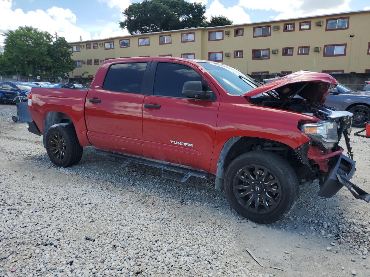 TOYOTA TUNDRA CREWMAX SR5