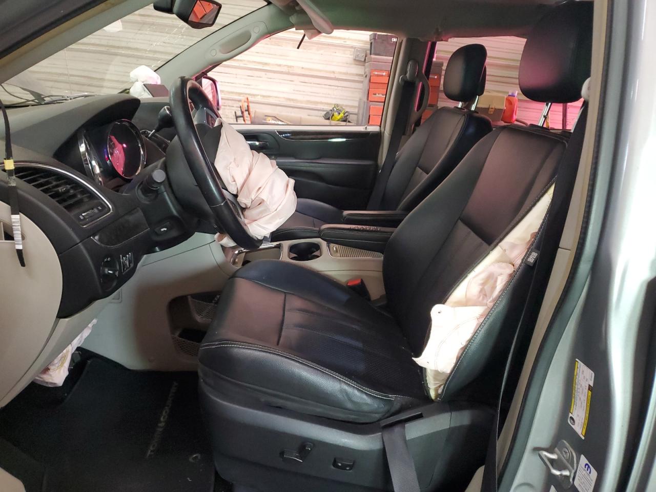 CHRYSLER TOWN & COUNTRY TOURING L