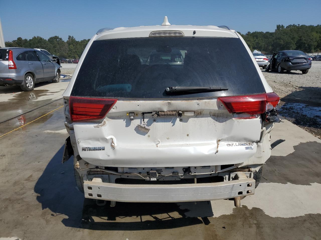 MITSUBISHI OUTLANDER SE