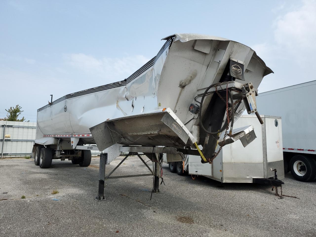 Lot #3265946527 2010 MAC UNKNOWN