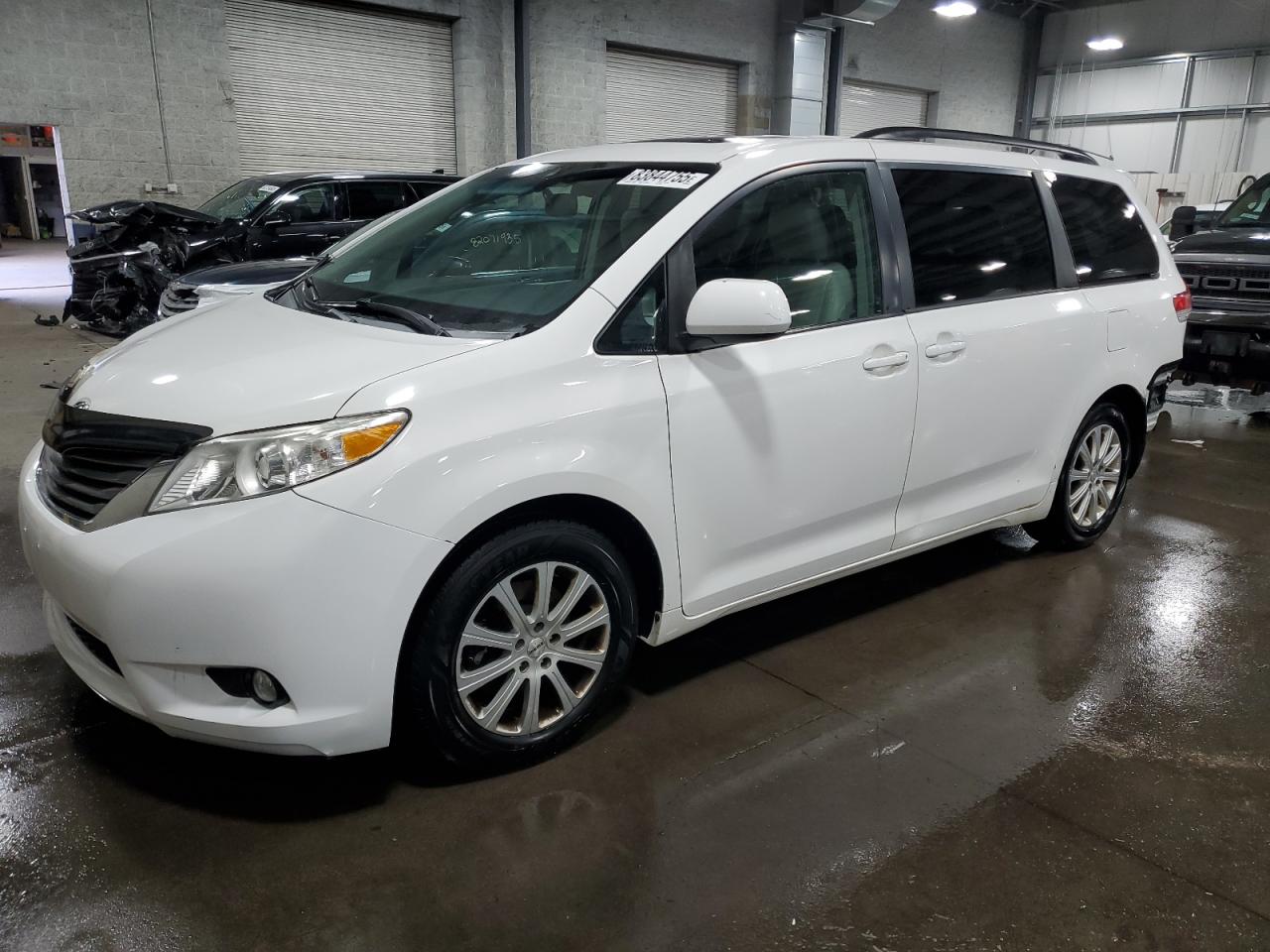 TOYOTA SIENNA XLE