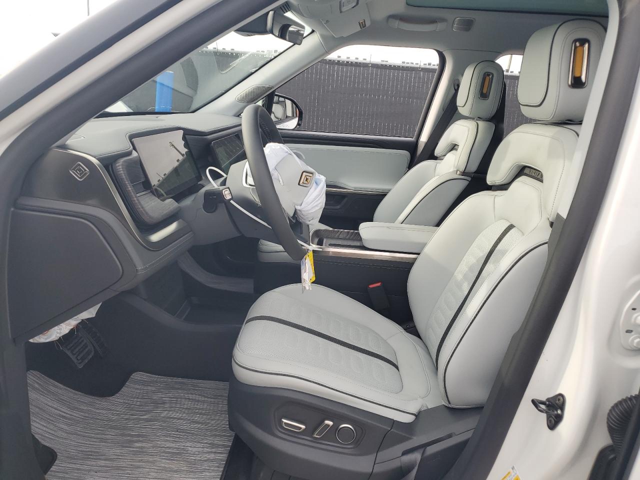 RIVIAN R1S ADVENTURE