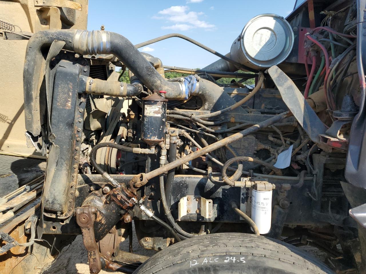 Lot #3247014229 1995 FREIGHTLINER CHASSIS