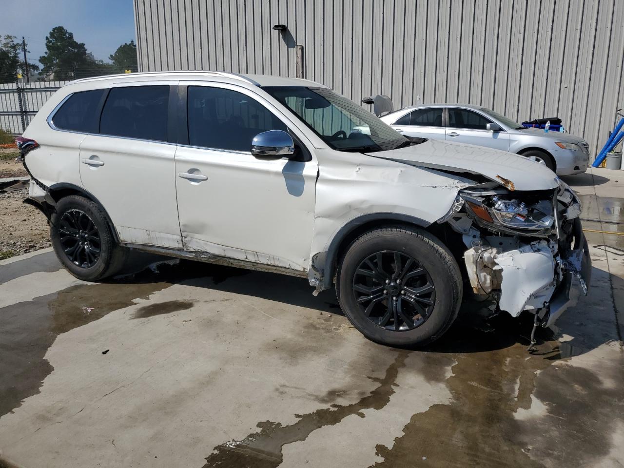 MITSUBISHI OUTLANDER SE