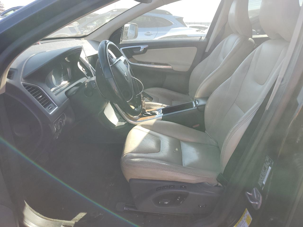 VOLVO XC60 T5 INSCRIPTION