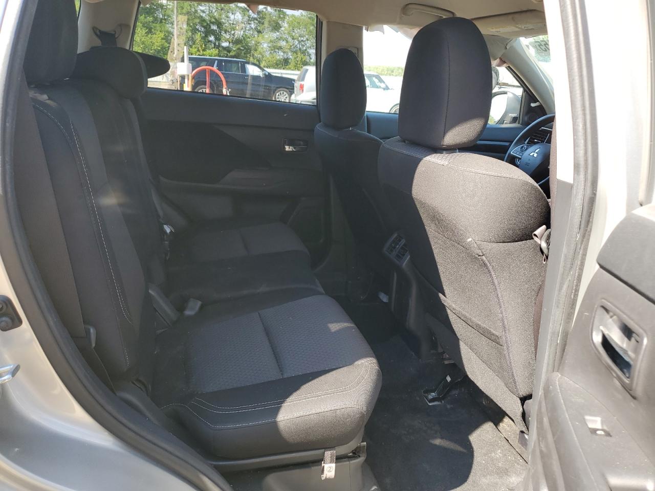 MITSUBISHI OUTLANDER ES