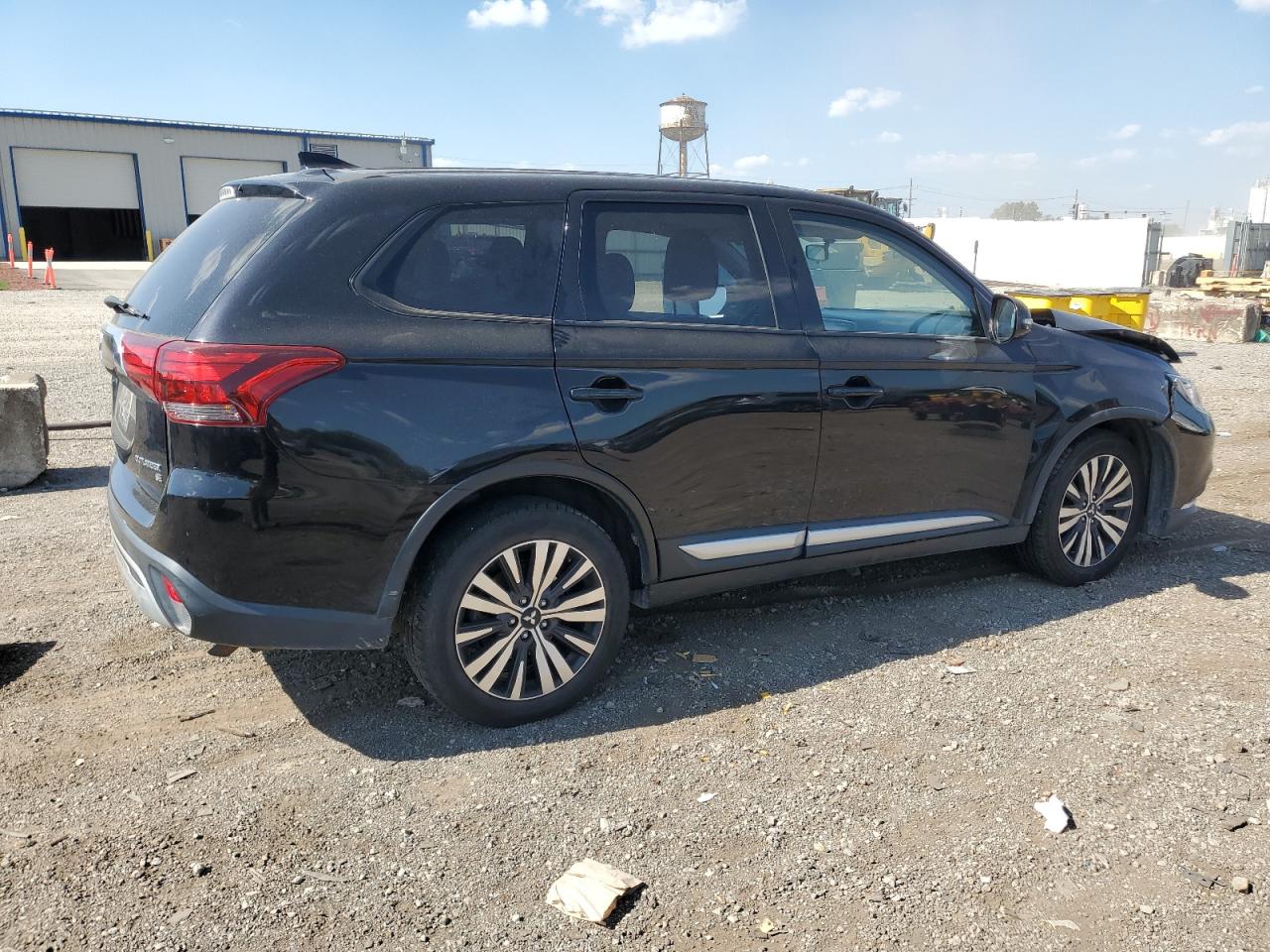 MITSUBISHI OUTLANDER SE
