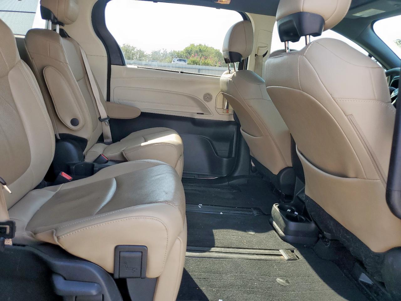 TOYOTA SIENNA LIMITED