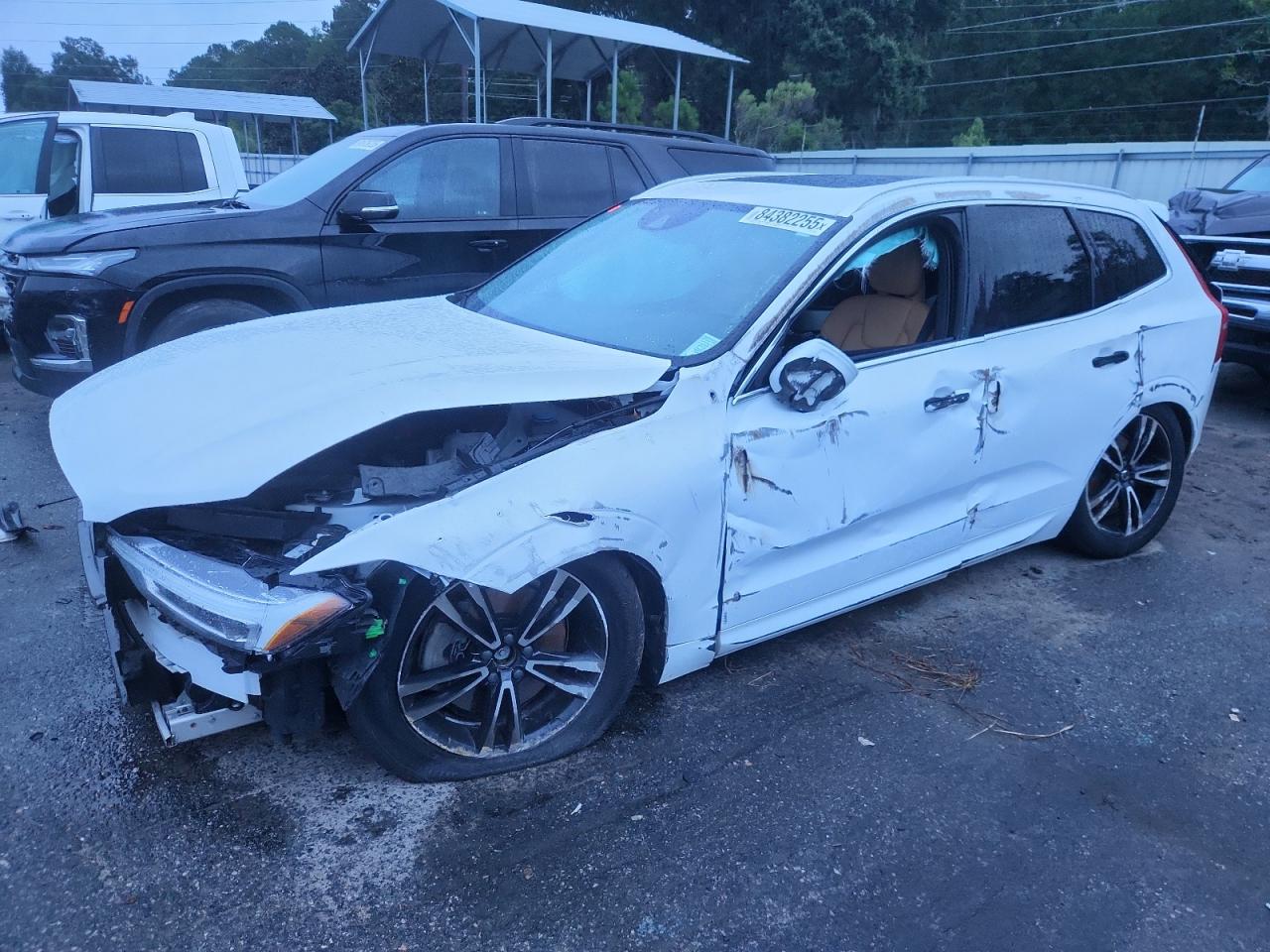 VOLVO XC60 T6 MOMENTUM