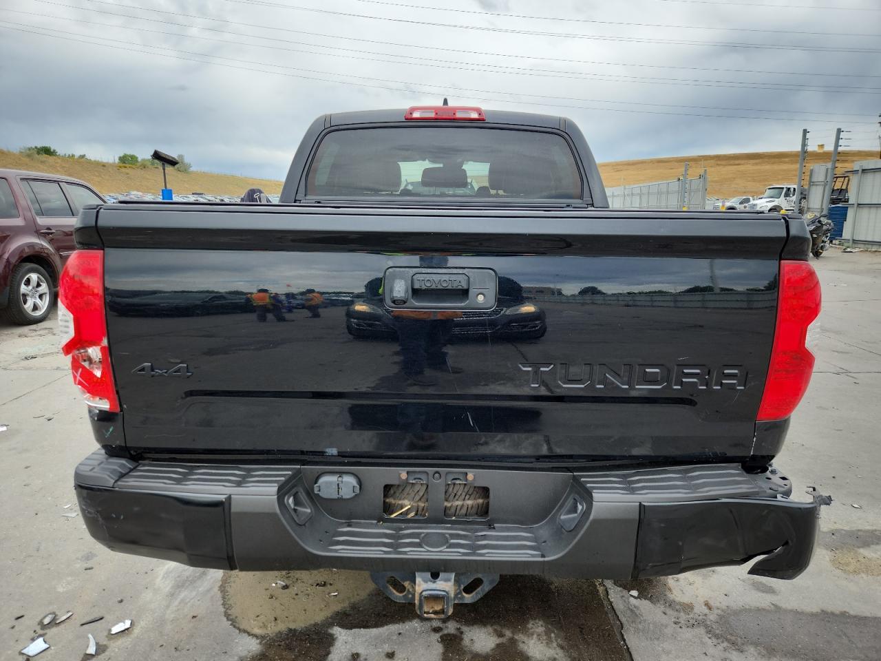 TOYOTA TUNDRA CREWMAX SR5