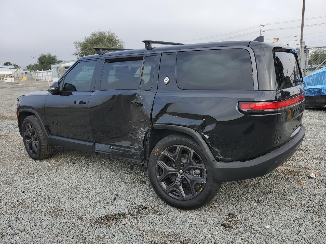 RIVIAN R1S ADVENTURE
