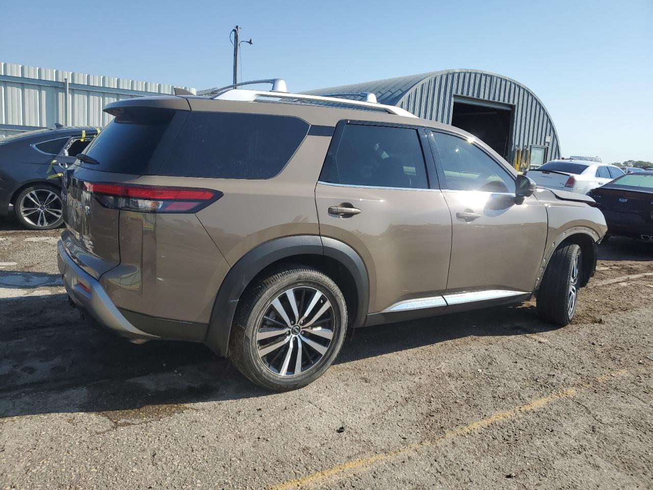 NISSAN PATHFINDER PLATINUM