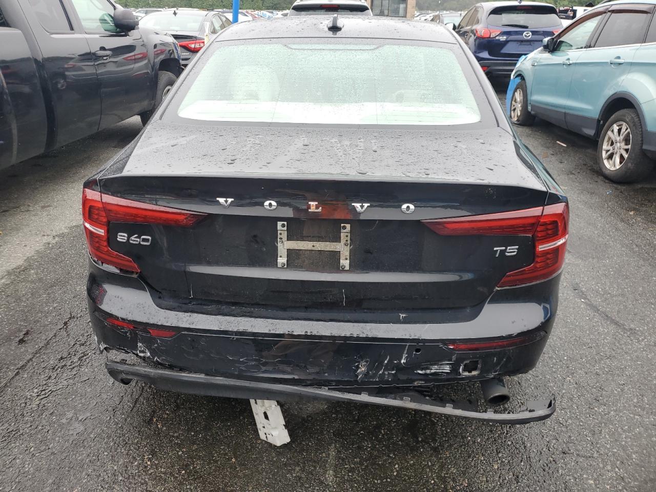 VOLVO S60 T5 MOMENTUM