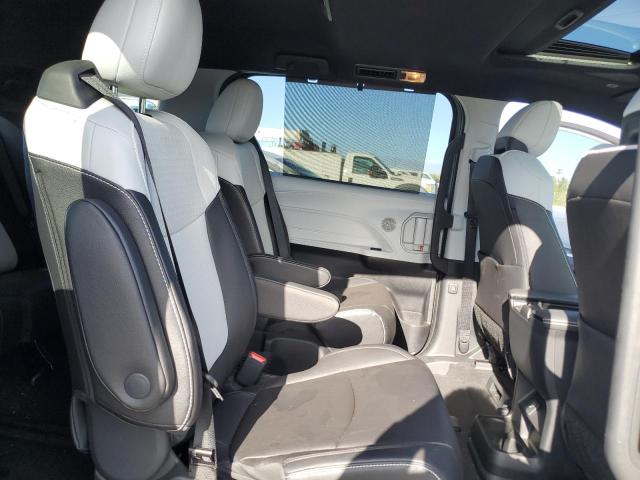 2025 TOYOTA SIENNA XSE - 5TDDRKEC0SS254071