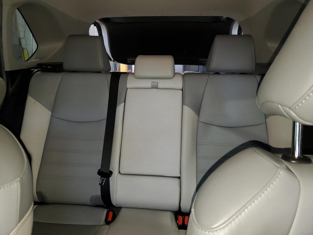 TOYOTA RAV4 XLE PREMIUM