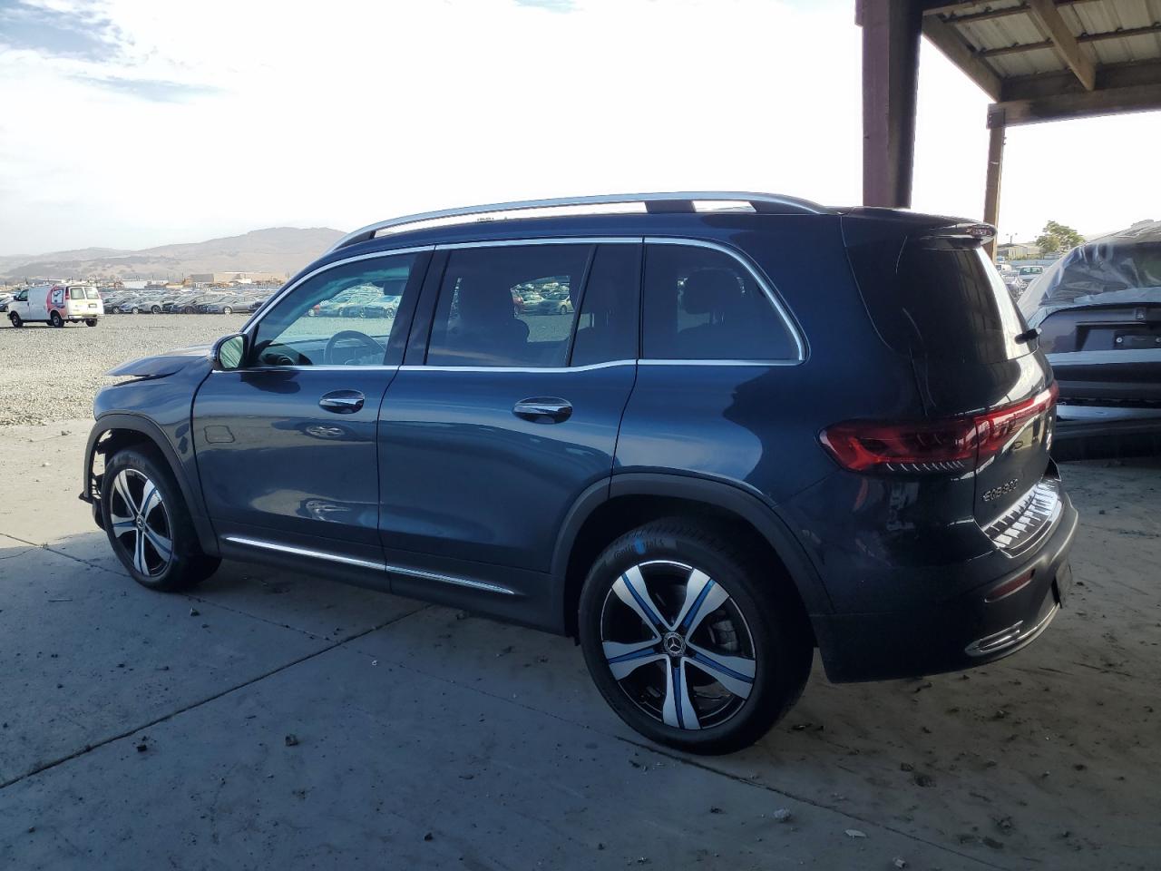 MERCEDES-BENZ EQB 300 4MATIC