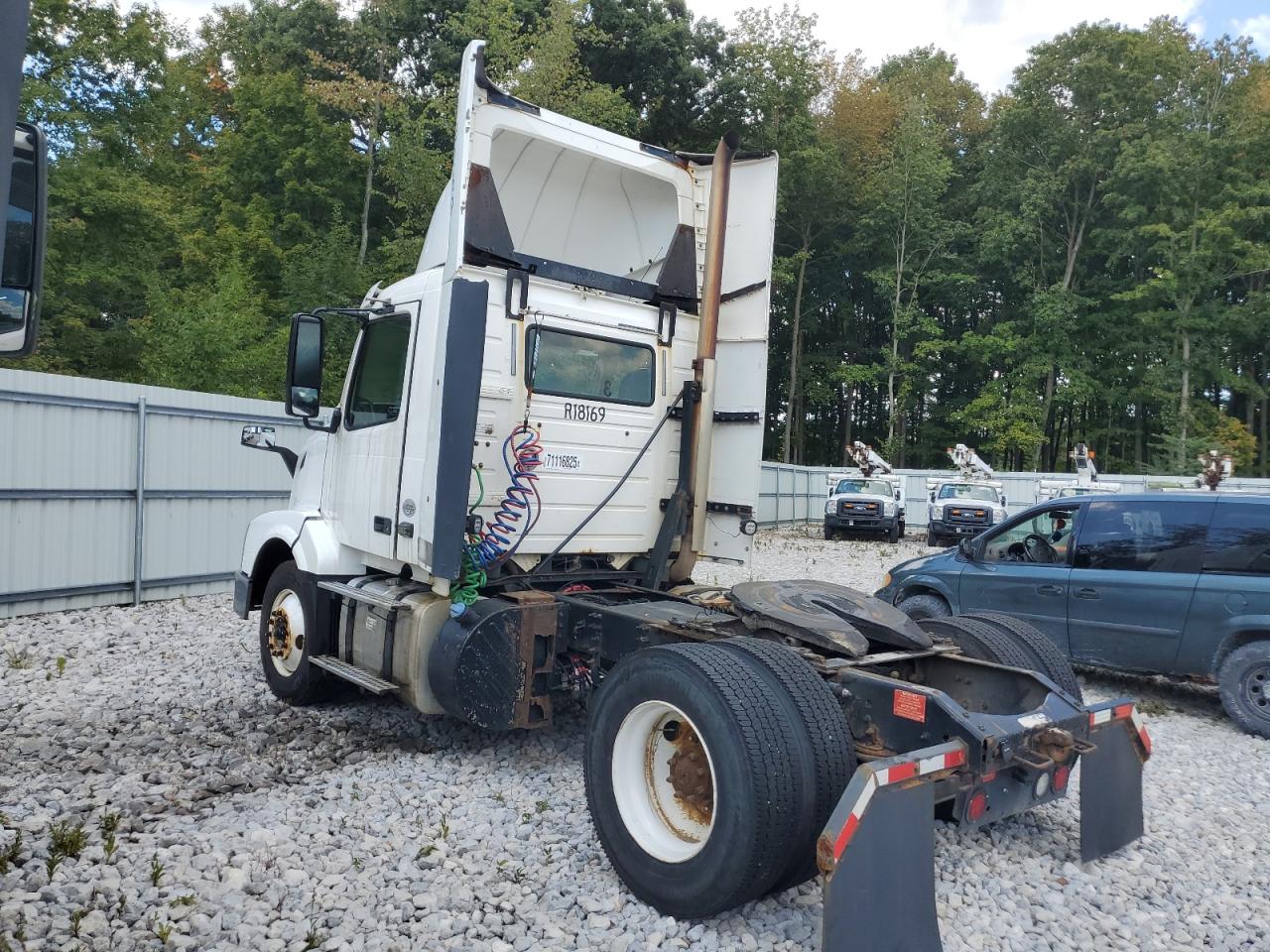 Lot #3286950797 2016 VOLVO VNL