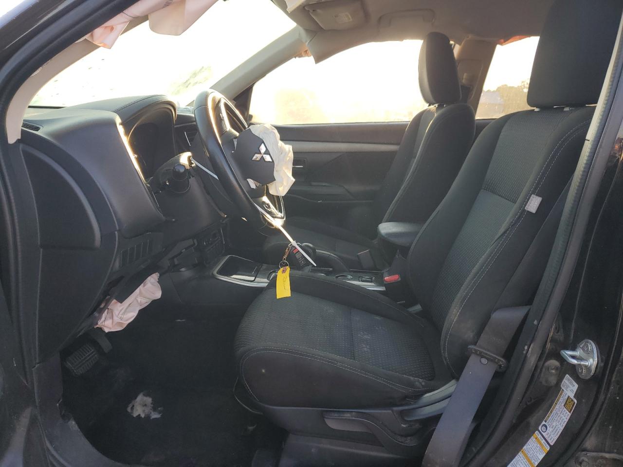 MITSUBISHI OUTLANDER SE