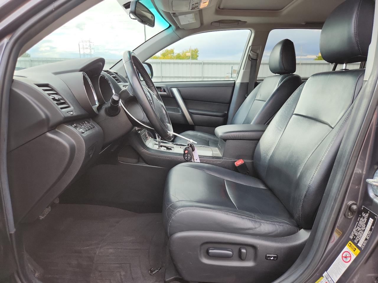 TOYOTA HIGHLANDER BASE