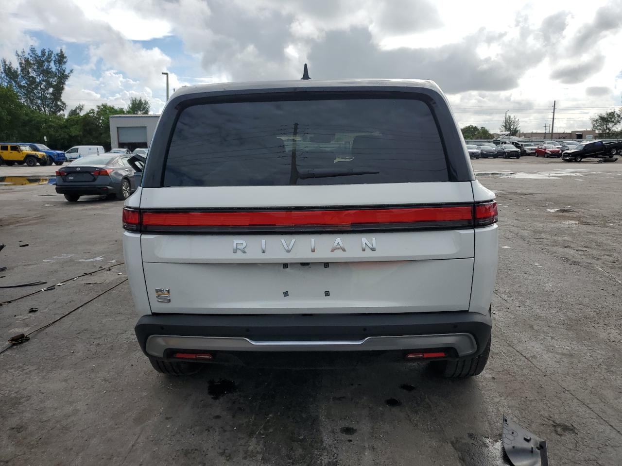 RIVIAN R1S ADVENTURE