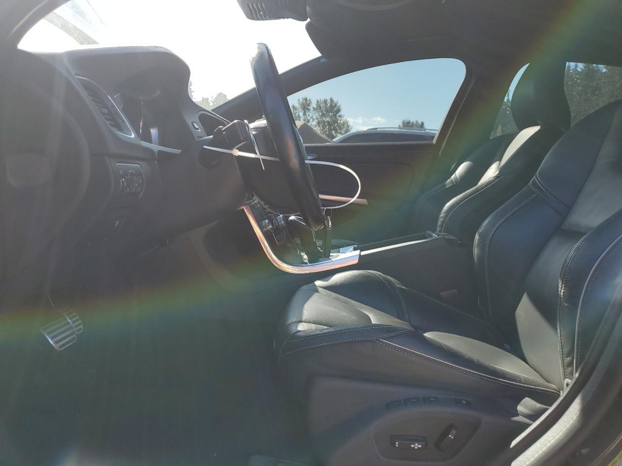 VOLVO V60 T6 R-DESIGN