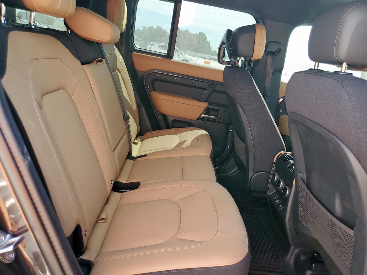 LAND ROVER DEFENDER 110