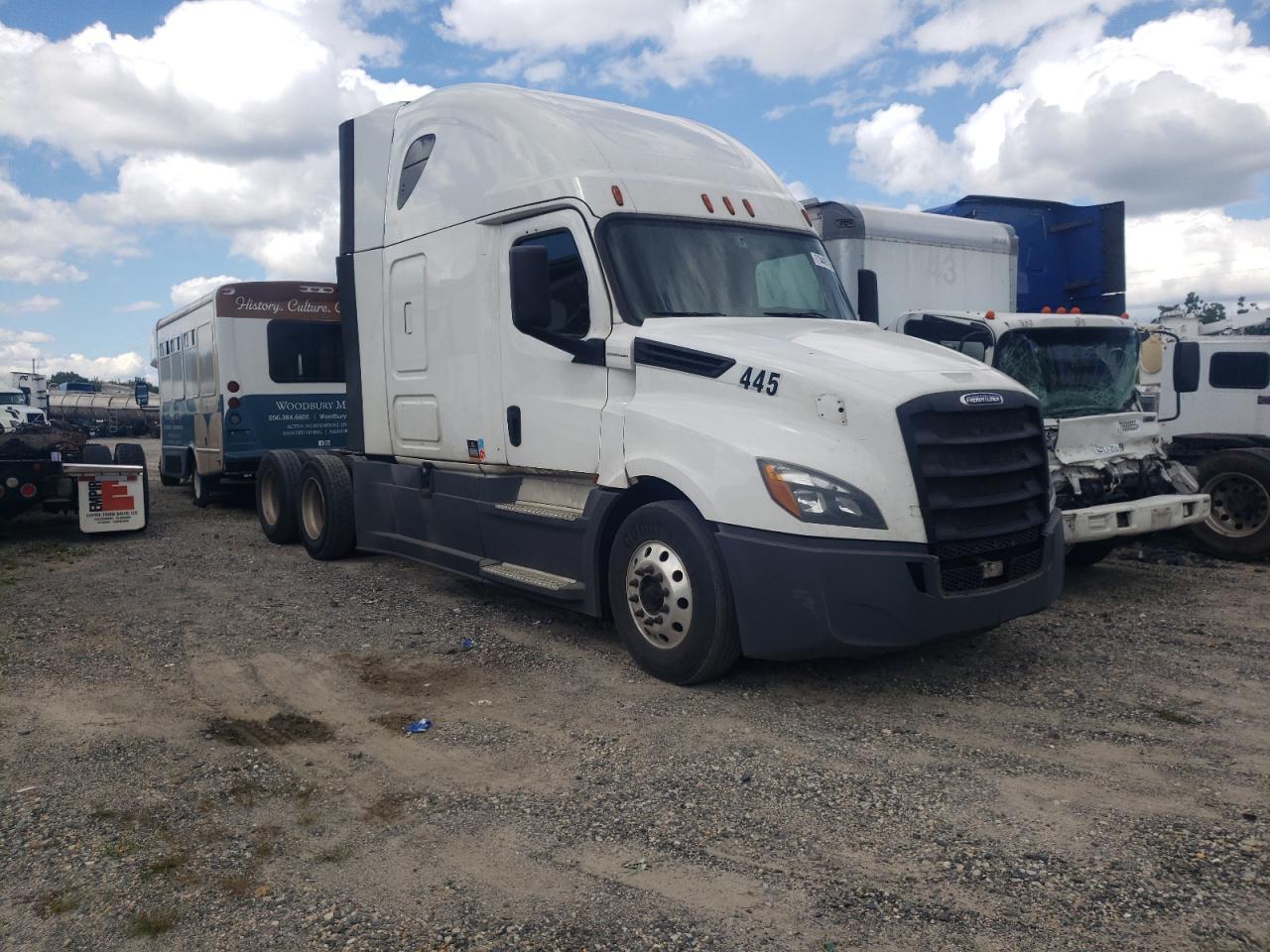 Lot #3234350058 2019 FREIGHTLINER CASCADIA 1