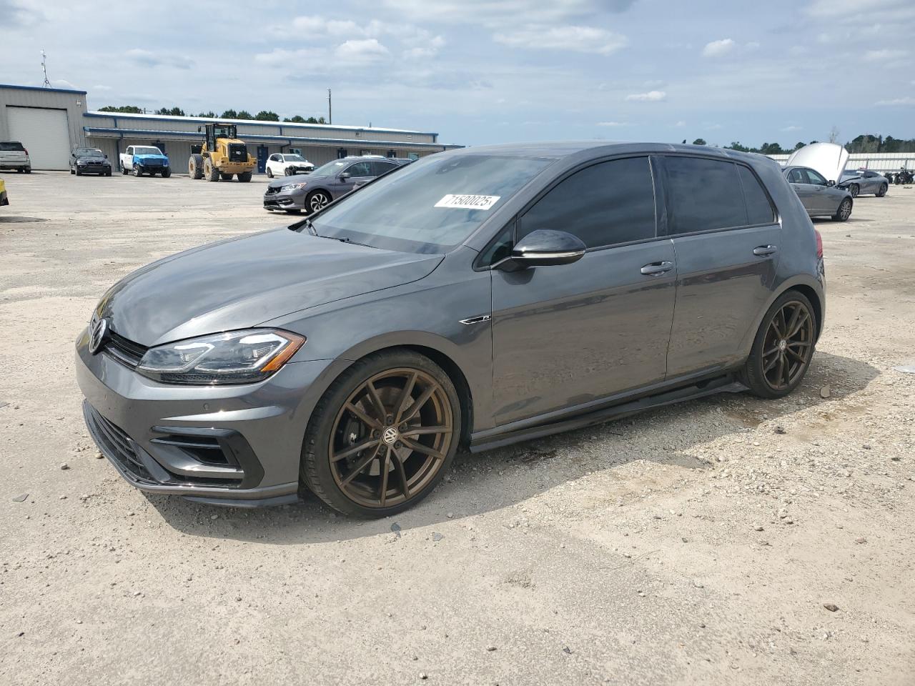 VOLKSWAGEN GOLF R