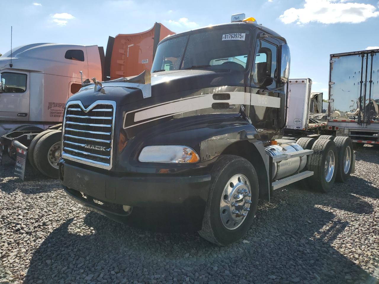 Lot #3270775855 2007 MACK 600 CXP600