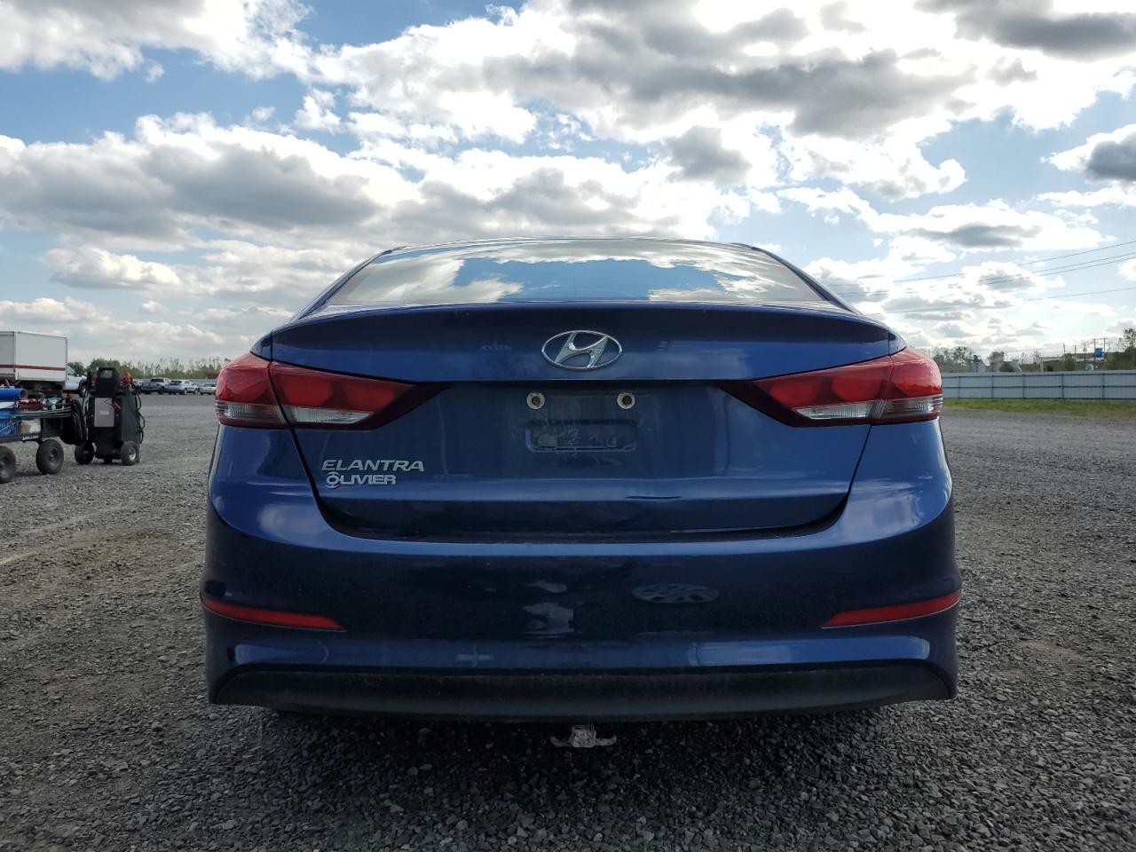 HYUNDAI ELANTRA SE