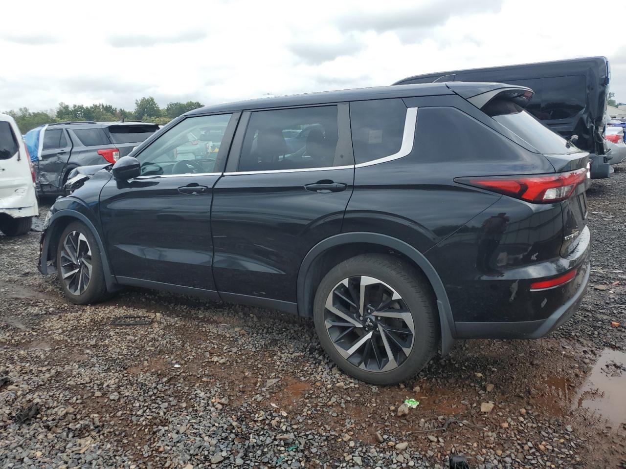 MITSUBISHI OUTLANDER ES