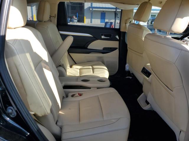 2019 TOYOTA HIGHLANDER SE - 5TDJZRFH5KS616191