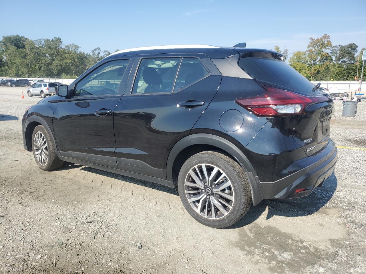 NISSAN KICKS SV