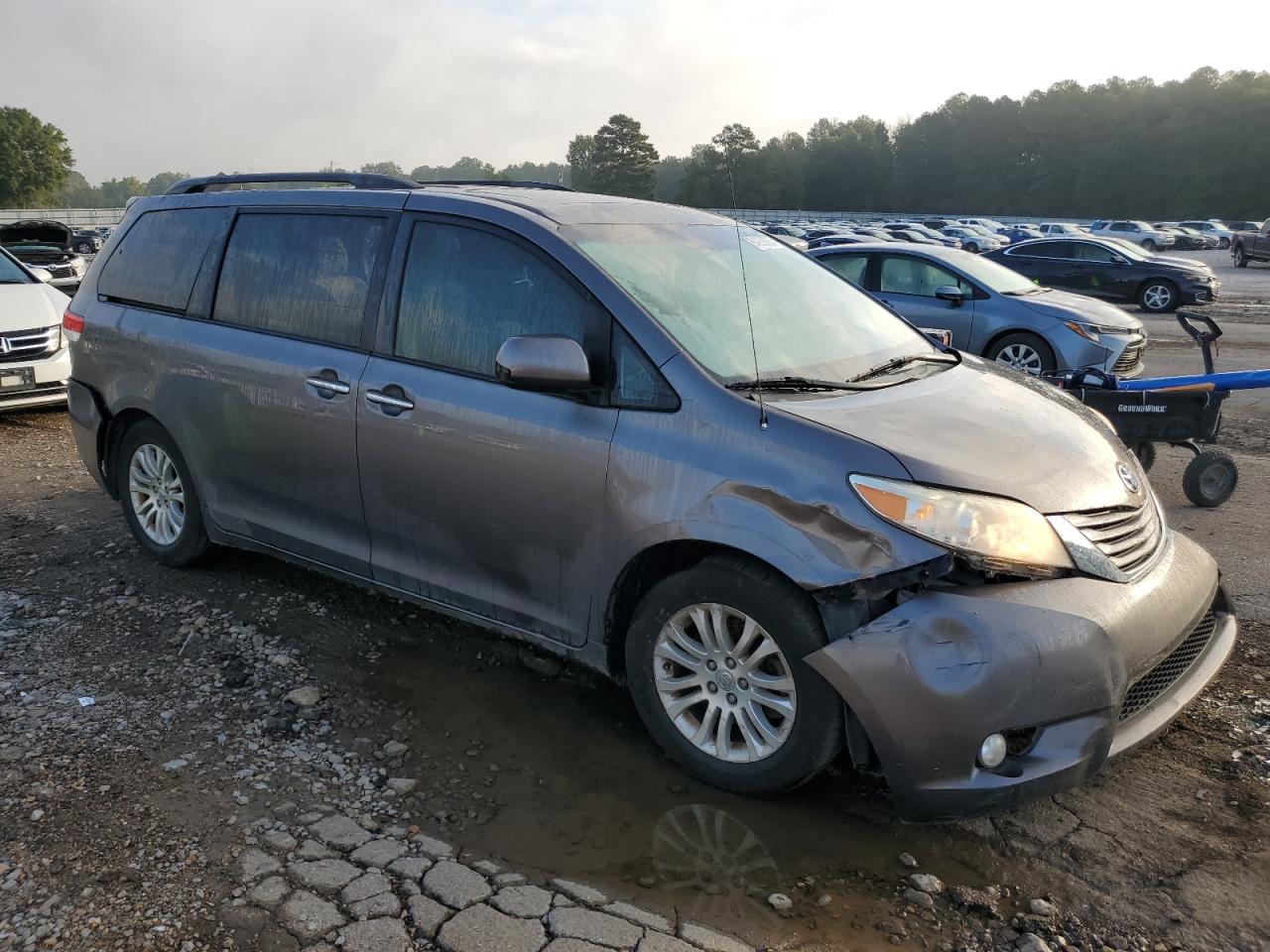 TOYOTA SIENNA XLE