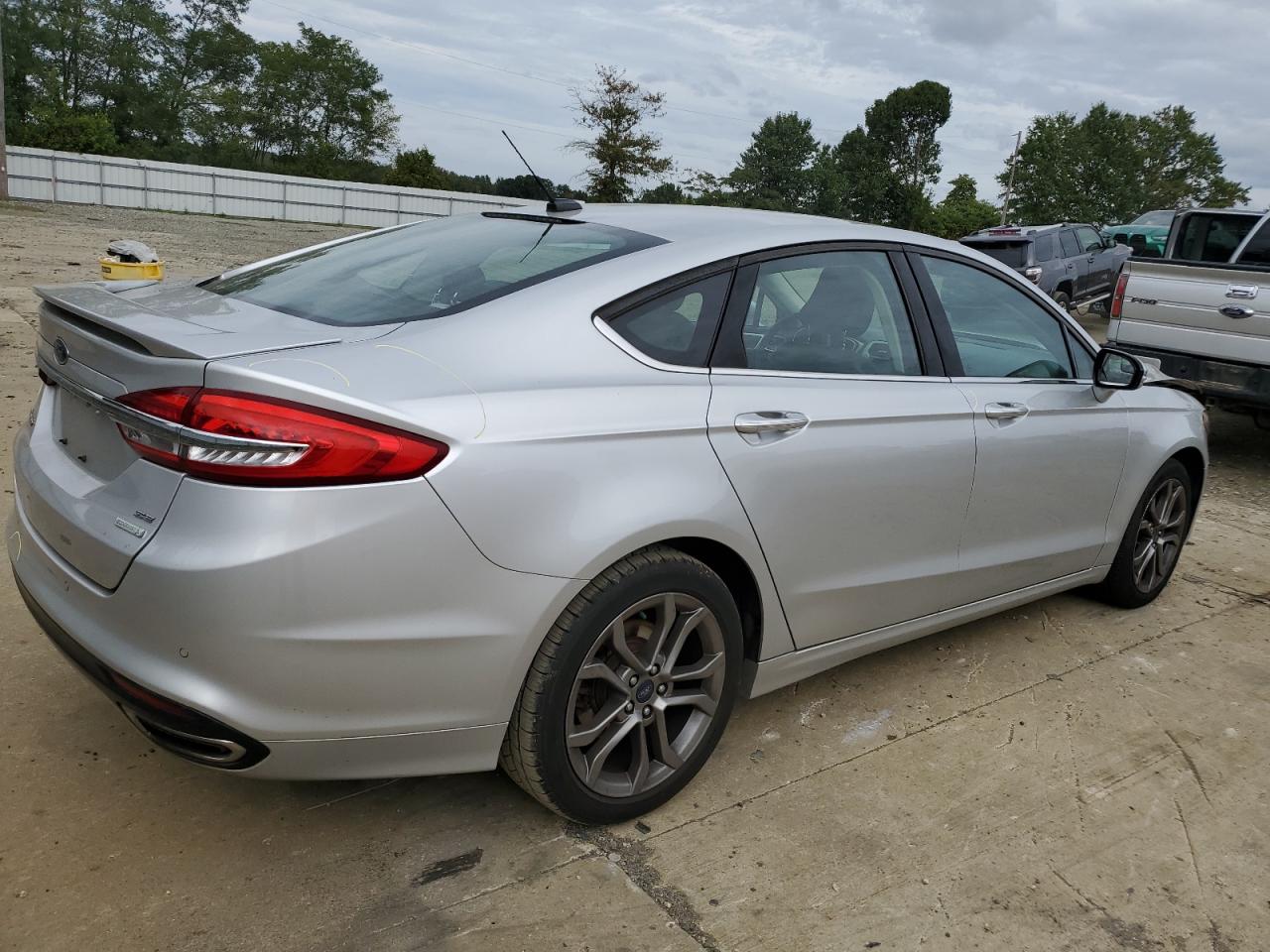 FORD FUSION SE